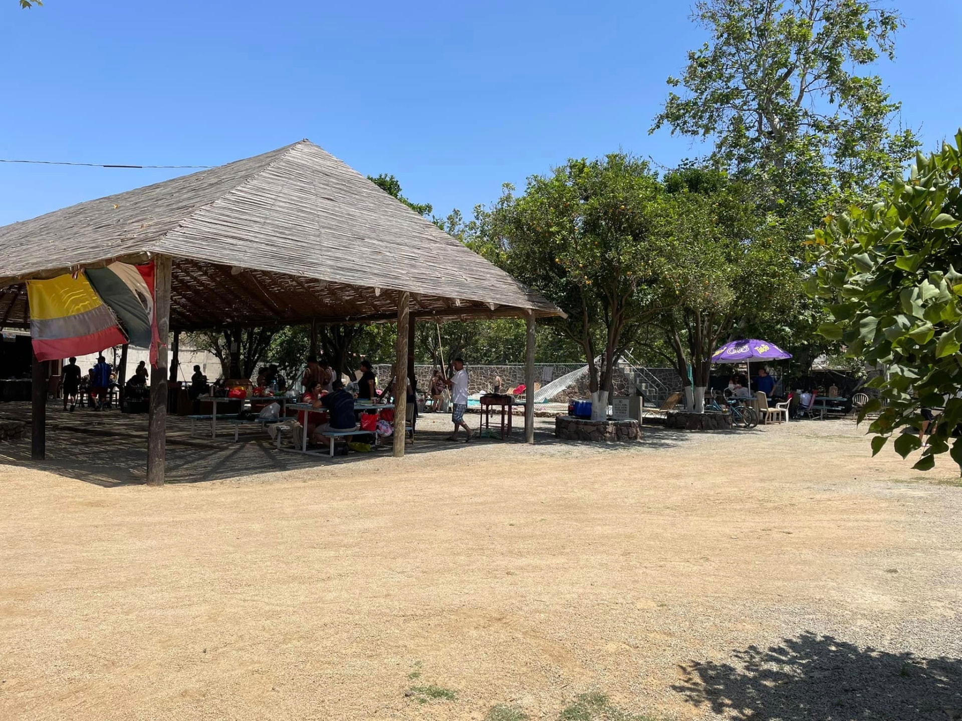 Palapa y área de asadores